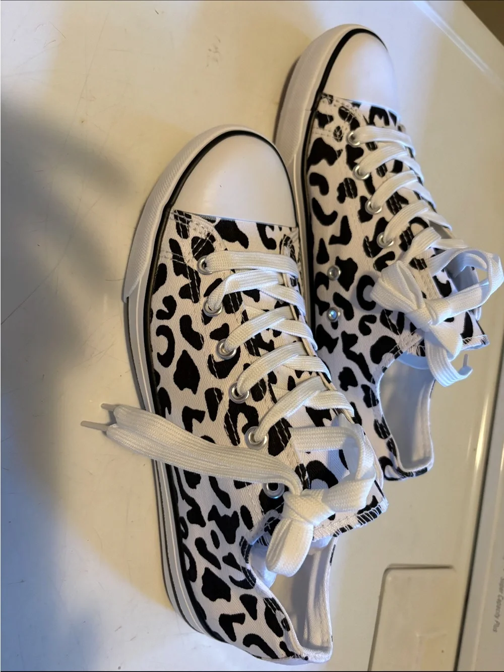Women’s High-Top Leopard Print Sneakers - White/Black